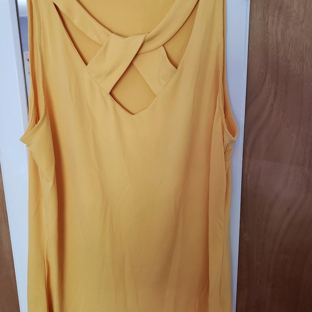 Yellow top size medium
